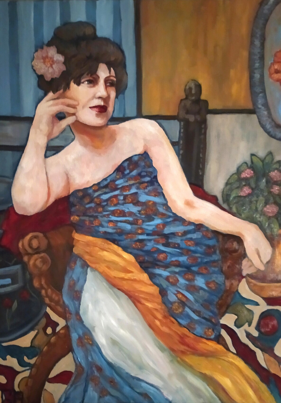 Femme assise en robe bleue dans un intérieur, peinture de Magali Roux-Roche