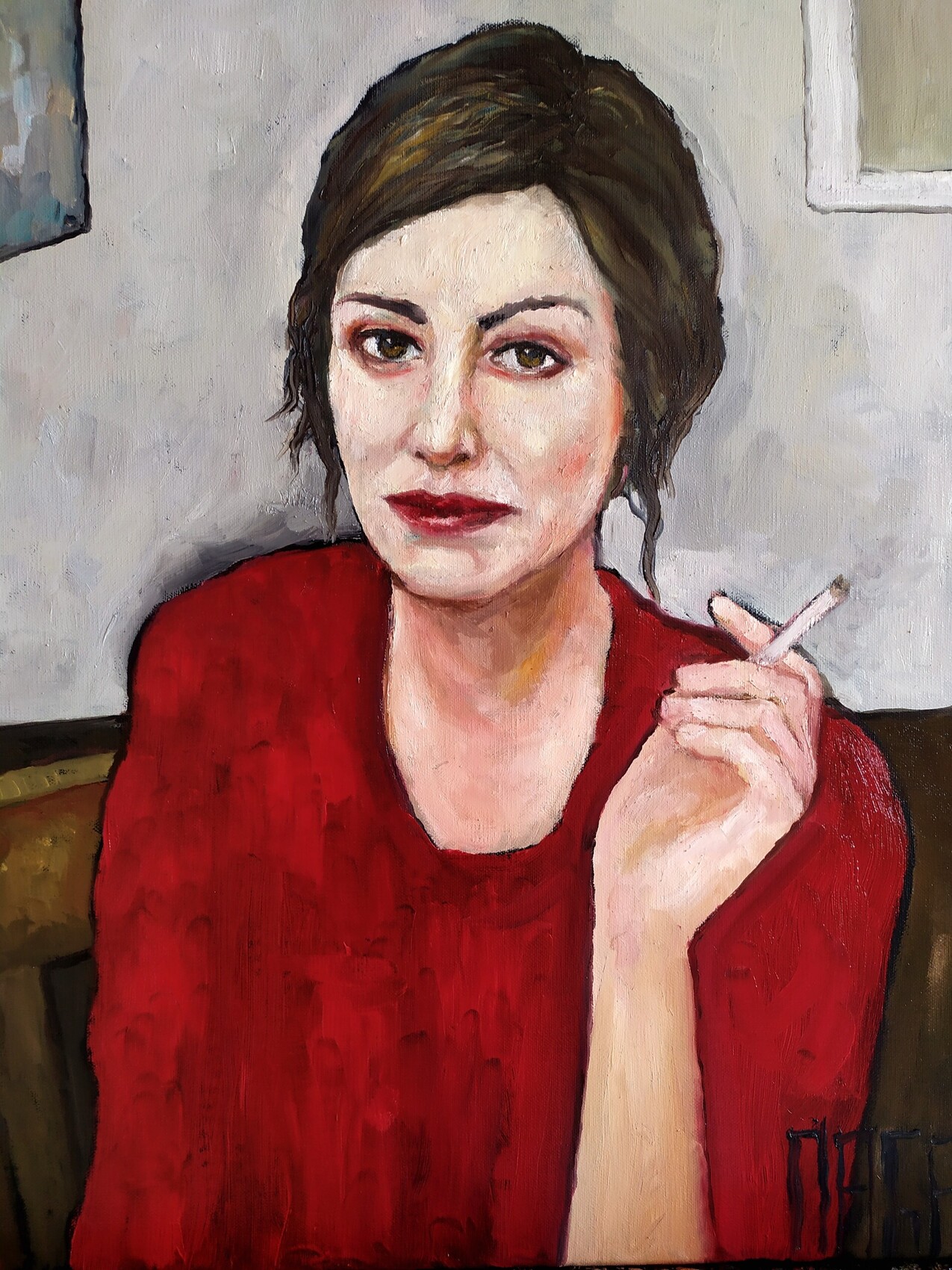 Portrait de femme en rouge tenant une cigarette, peinture de Magali Roux-Roche